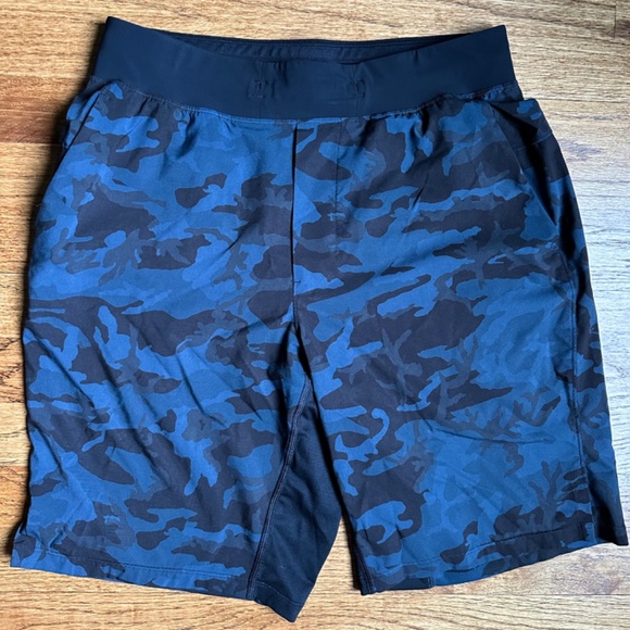 LULULEMON T.H.E. Short 9" linerless blue Camo shorts - Picture 3 of 5